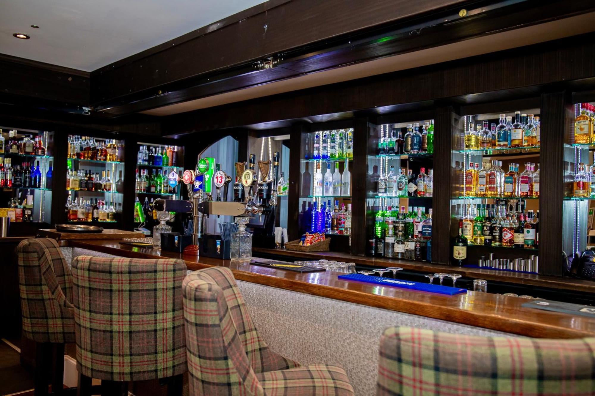 The Enniskillen Hotel And Motel ภายนอก รูปภาพ