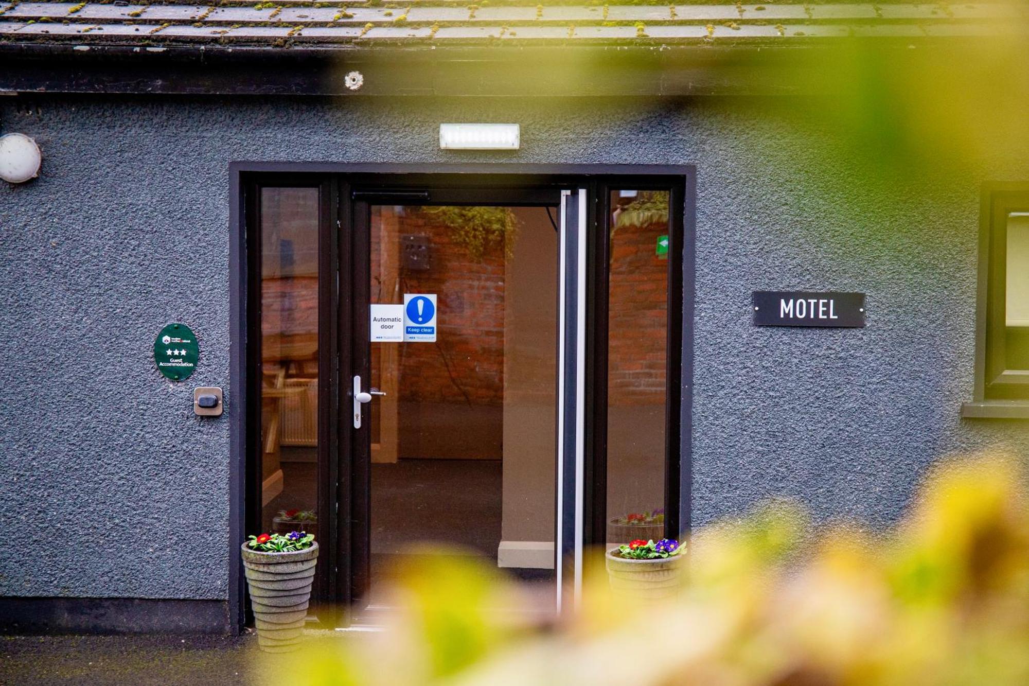 The Enniskillen Hotel And Motel ภายนอก รูปภาพ