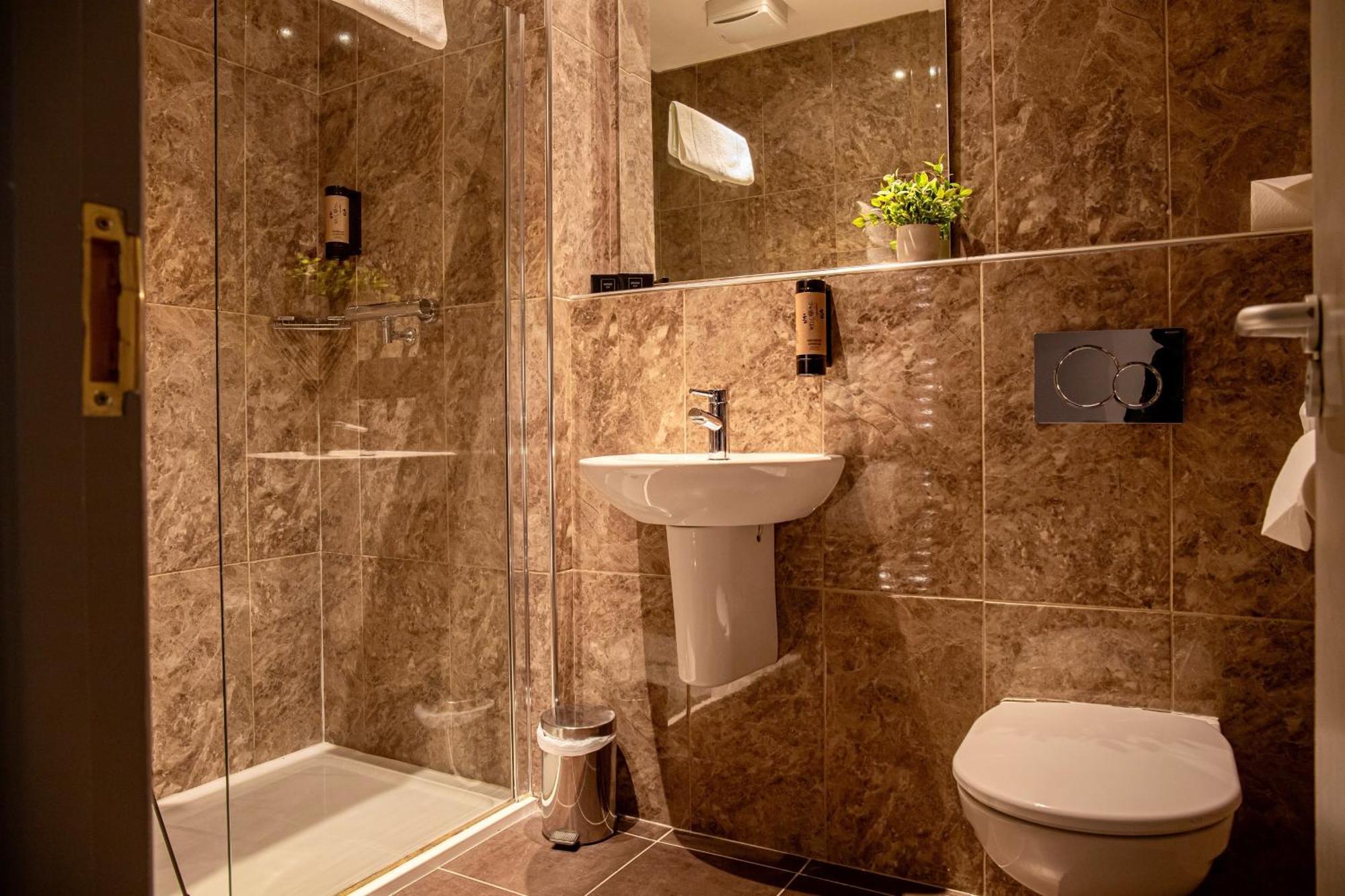 The Enniskillen Hotel And Motel ภายนอก รูปภาพ