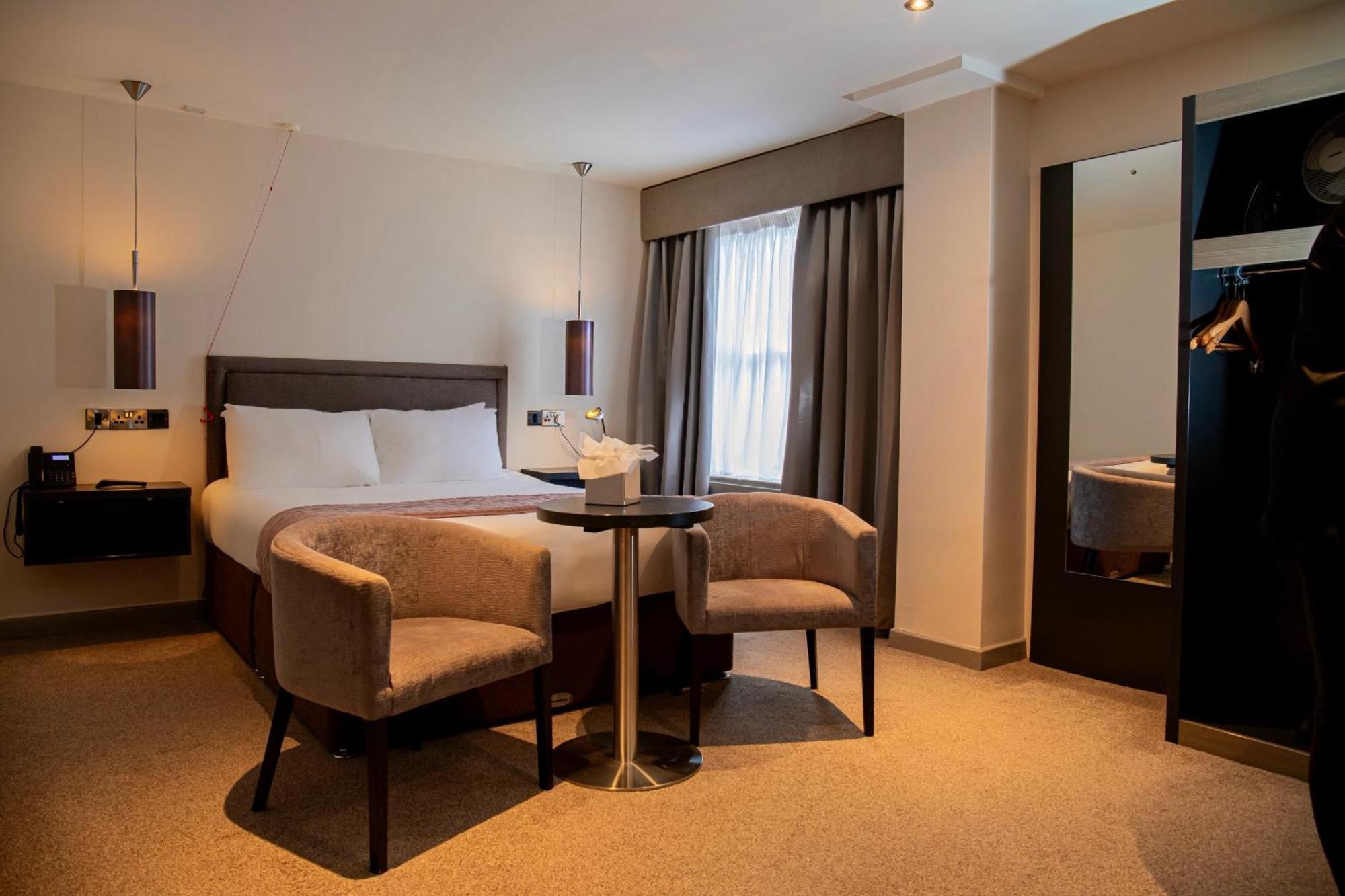 The Enniskillen Hotel And Motel ภายนอก รูปภาพ