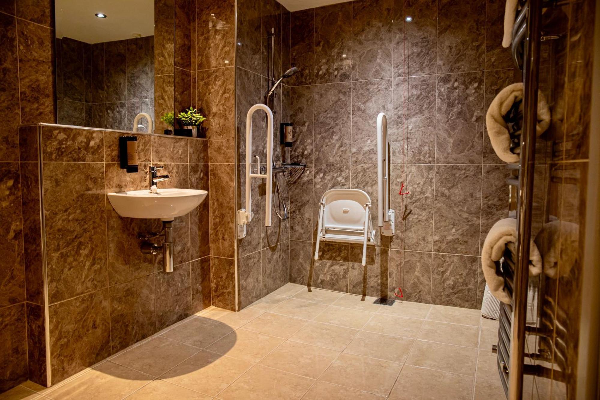 The Enniskillen Hotel And Motel ภายนอก รูปภาพ