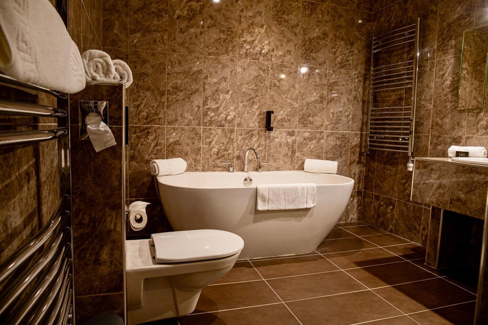 The Enniskillen Hotel And Motel ภายนอก รูปภาพ