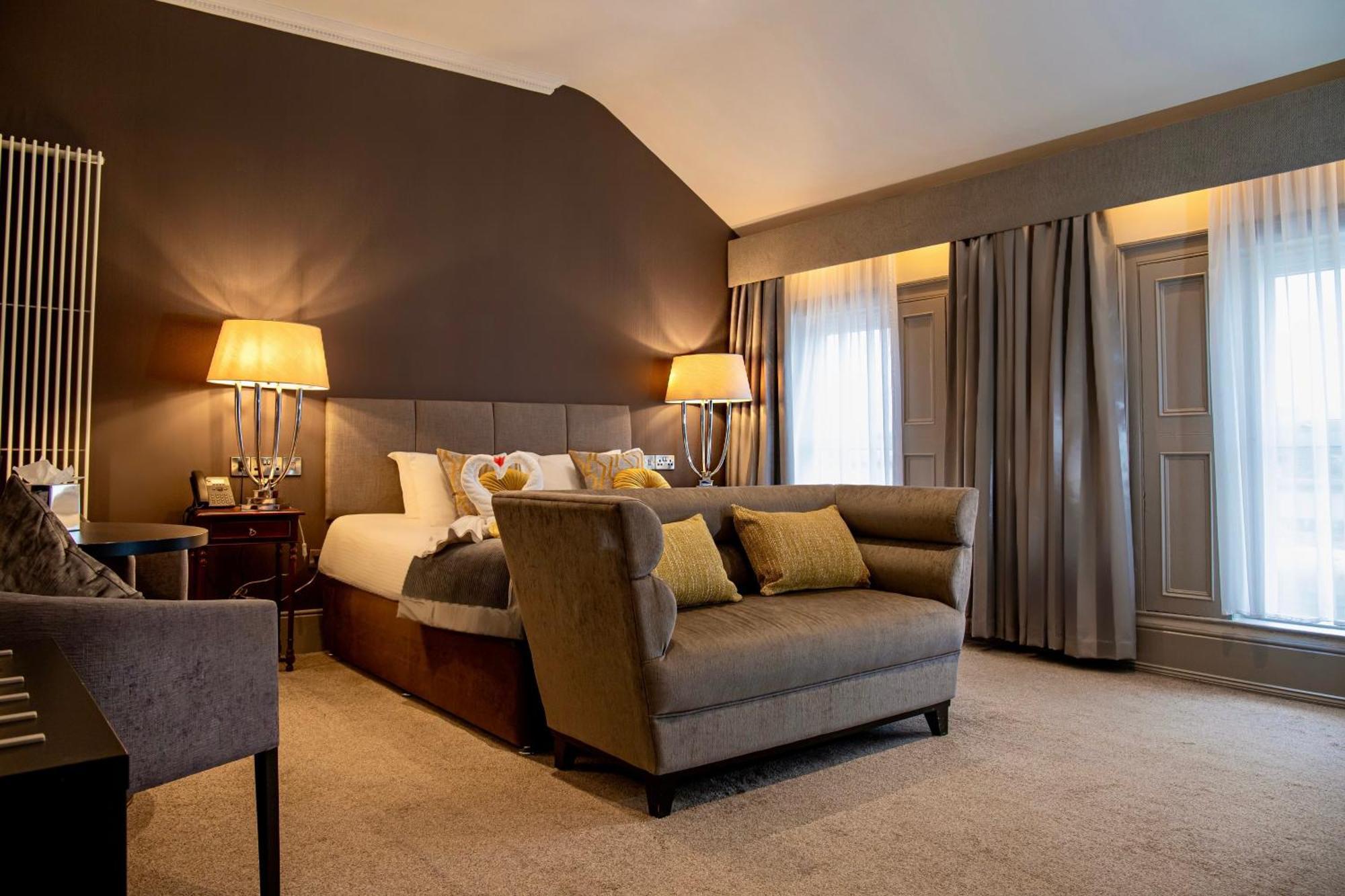 The Enniskillen Hotel And Motel ภายนอก รูปภาพ